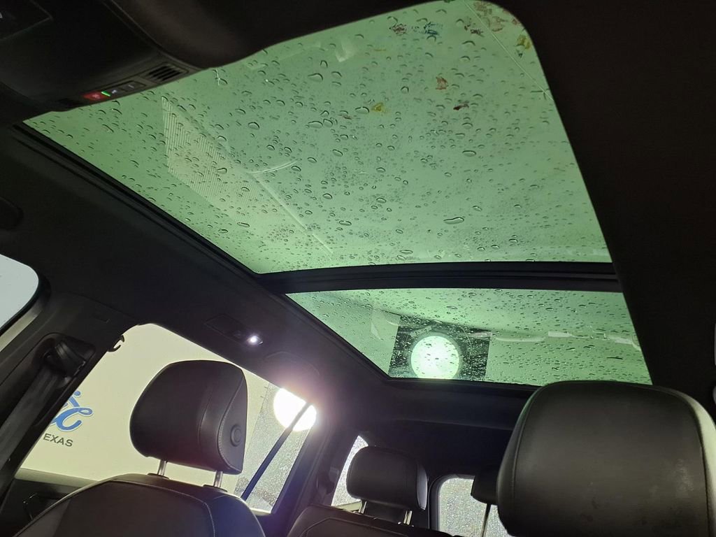 Used 2024 Volkswagen Tiguan SE R-Line image 18