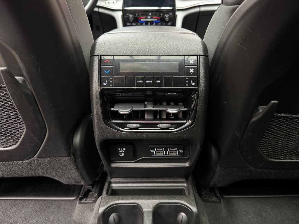 Used 2022 Jeep Grand Cherokee L Limited AWD/4WD image 13