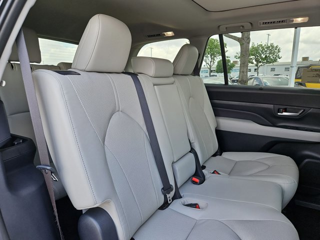 Used 2025 Toyota Grand Highlander AWD image 22