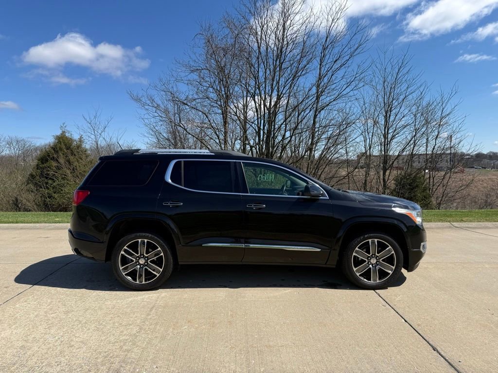 Used 2017 GMC Acadia Denali image 2