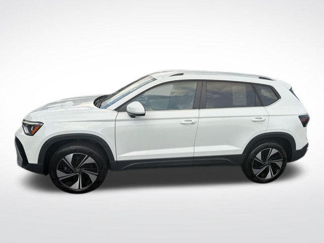 Used 2025 Volkswagen Taos SE AWD/4WD image 3