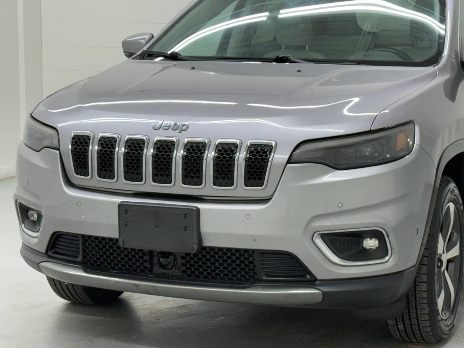 Used 2019 Jeep Cherokee Limited w/ Luxury Group AWD/4WD image 35