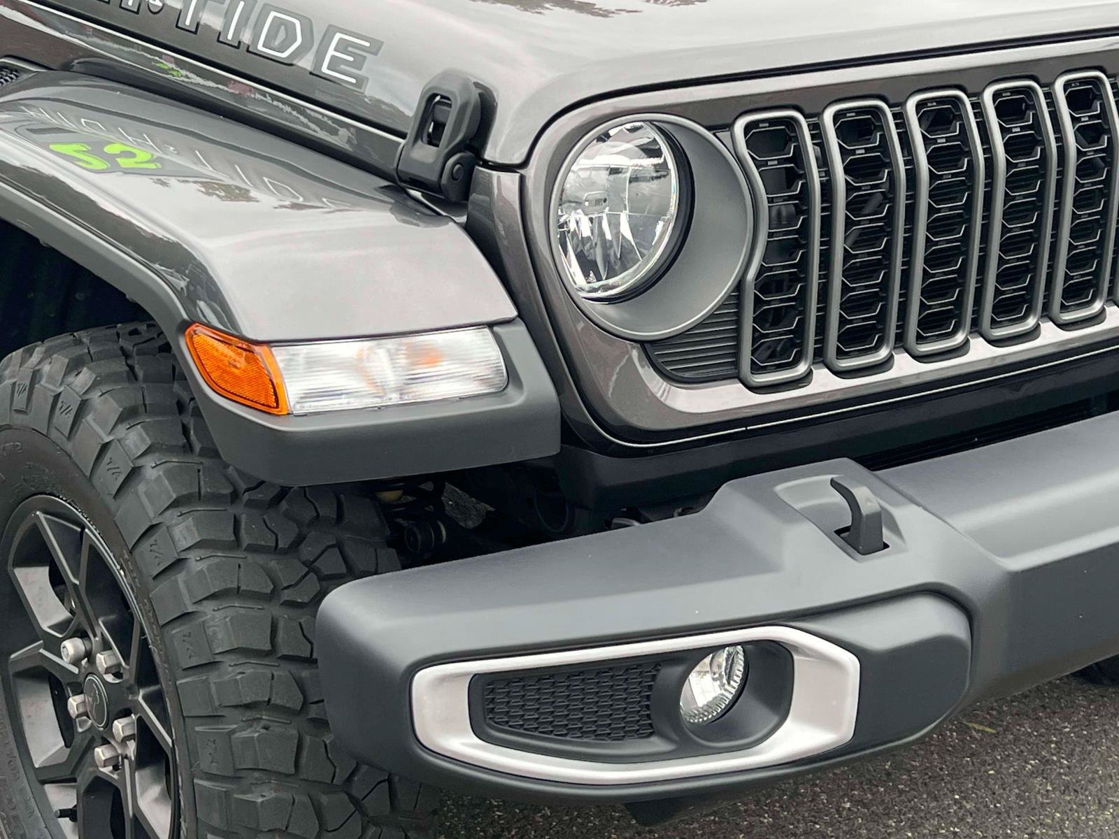 Used 2025 Jeep Gladiator Sport AWD/4WD image 6