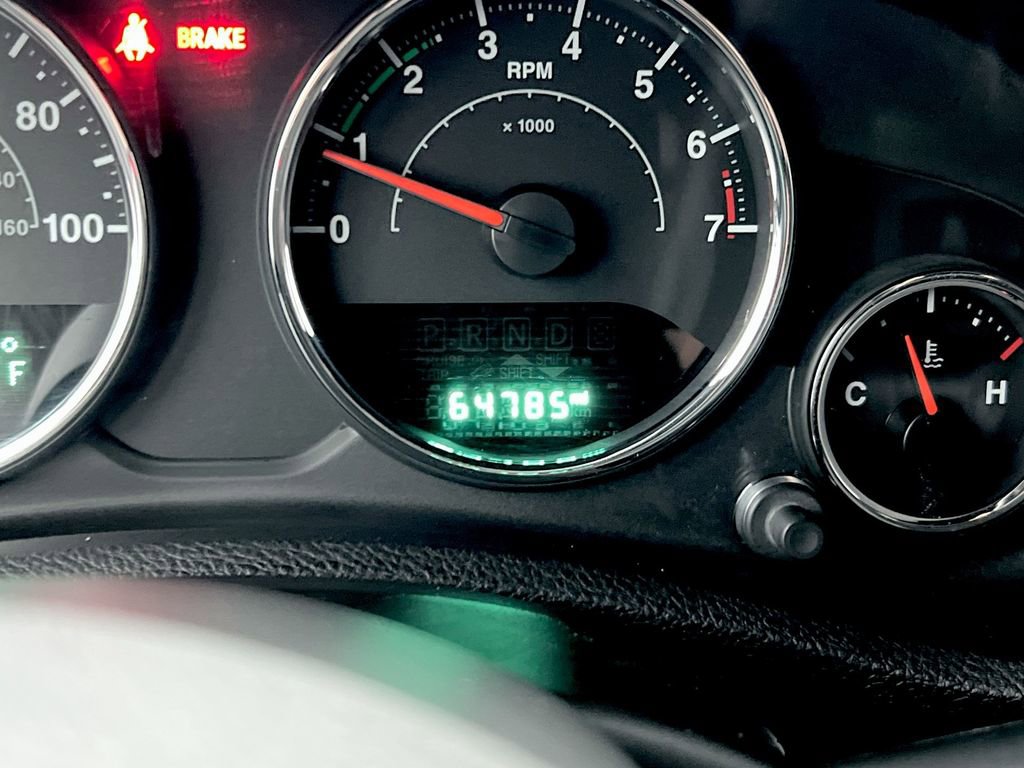 Used 2015 Jeep Wrangler Unlimited Sahara w/ Max Tow Package image 12