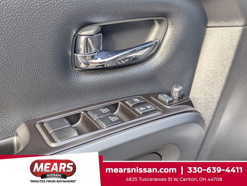 Used 2019 Nissan Titan SL w/ Midnight Edition image 22