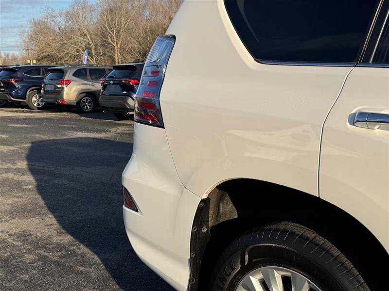 Used 2019 Lexus GX 460 image 25