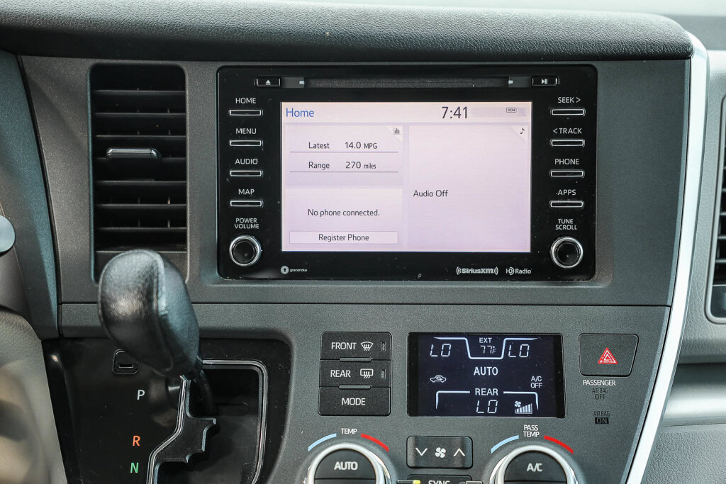 Used 2020 Toyota Sienna LE FWD image 4