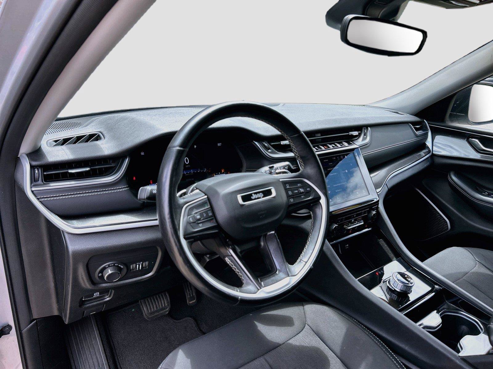 Used 2022 Jeep Grand Cherokee L Laredo w/ Luxury Tech Group I AWD/4WD image 39