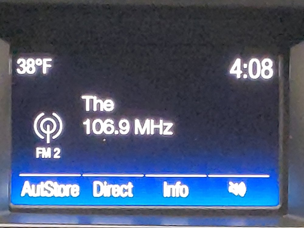 Used 2017 Ford Explorer XLT image 25