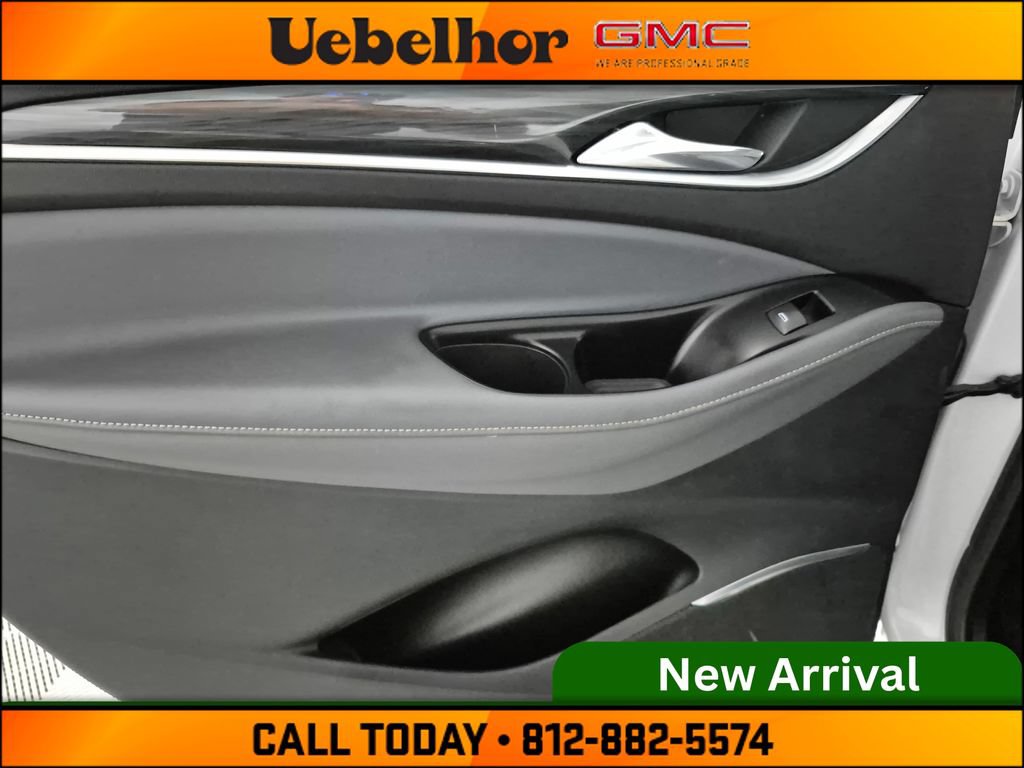 Used 2019 Buick Enclave Essence AWD/4WD image 26