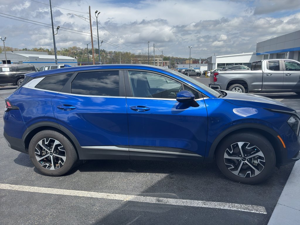 Used 2023 Kia Sportage EX image 2