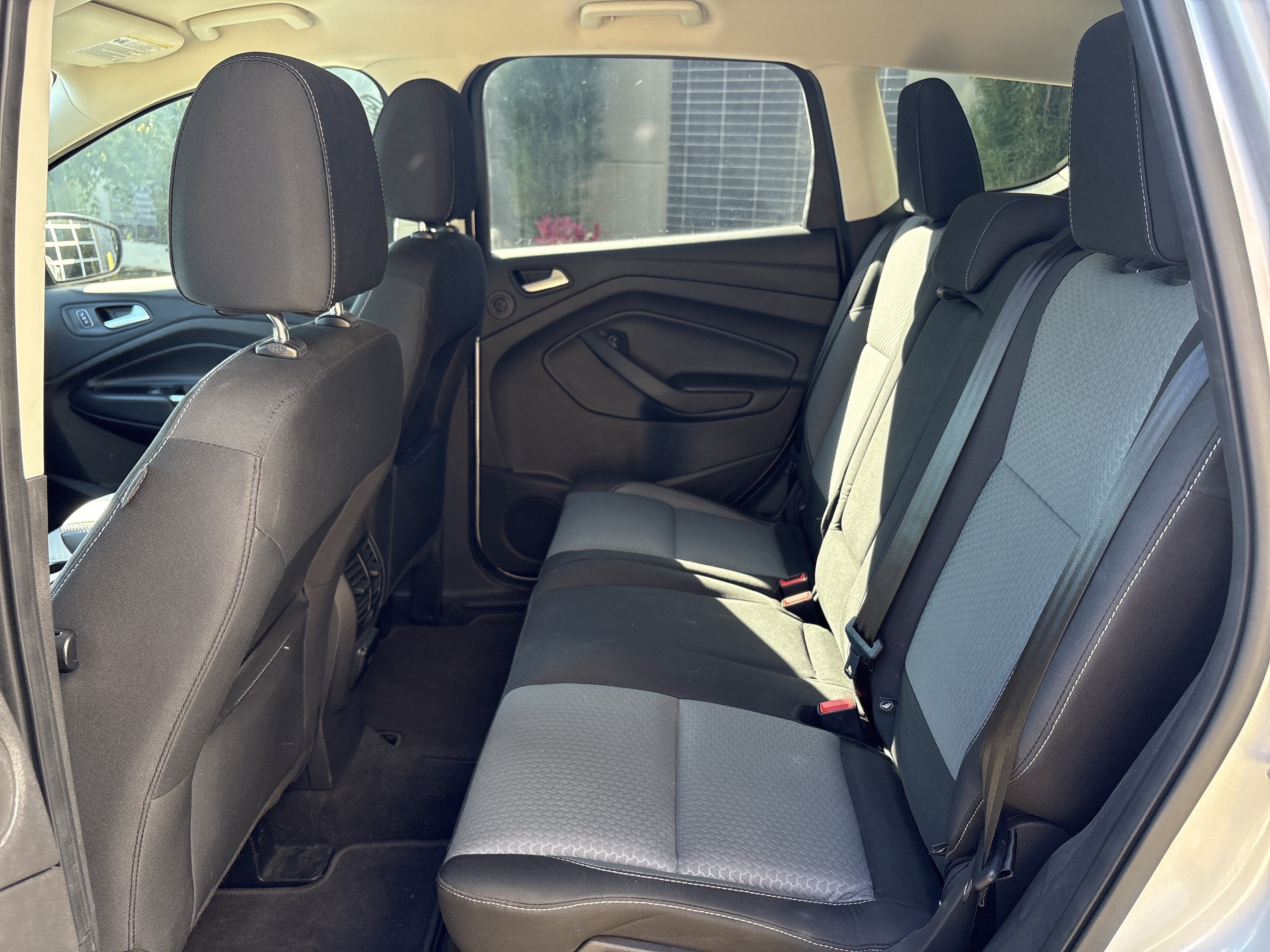Used 2017 Ford Escape SE w/ Equipment Group 201A AWD/4WD image 29