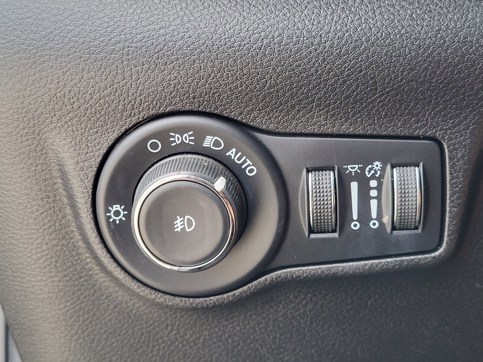 Used 2022 Jeep Compass Latitude w/ Sun and Sound Group image 24