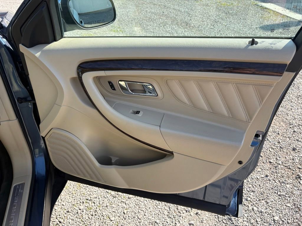 Used 2018 Ford Taurus Limited AWD/4WD image 16