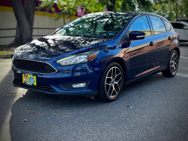 Used 2017 Ford Focus SEL w/ Cold Weather Package FWD image 3