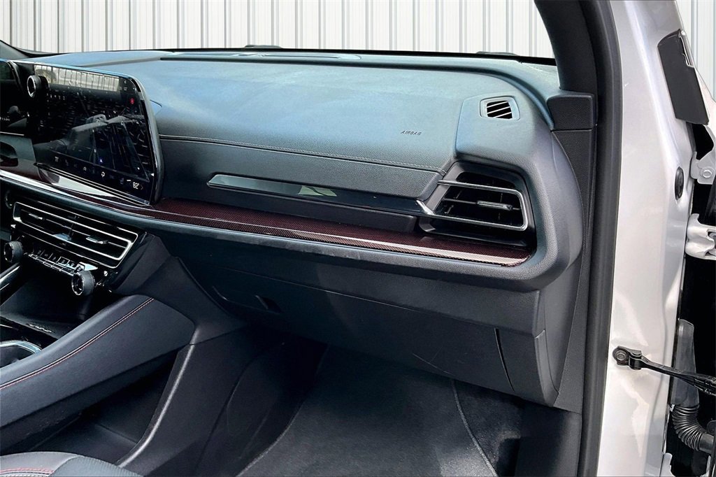 Used 2025 Chevrolet Traverse Z71 w/ Driver Confidence Package image 13