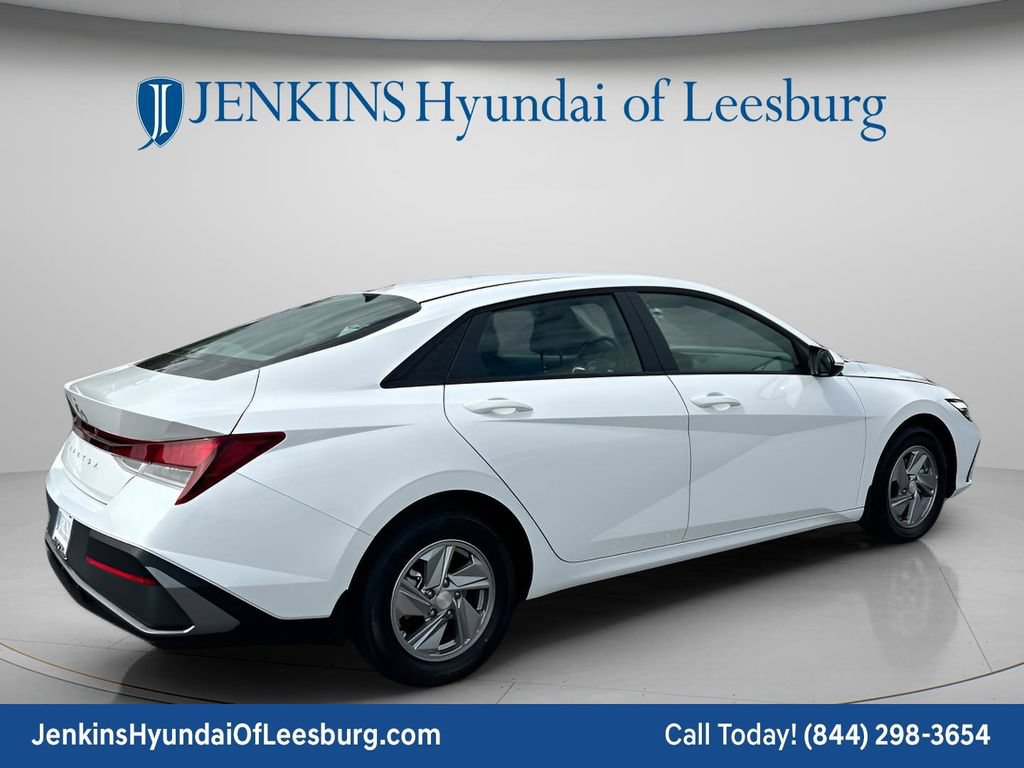 New 2026 Hyundai Elantra SE FWD image 5