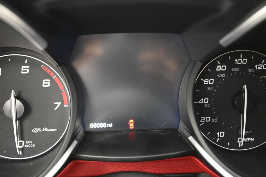Used 2020 Alfa Romeo Stelvio w/ Nero Edizione RWD image 11