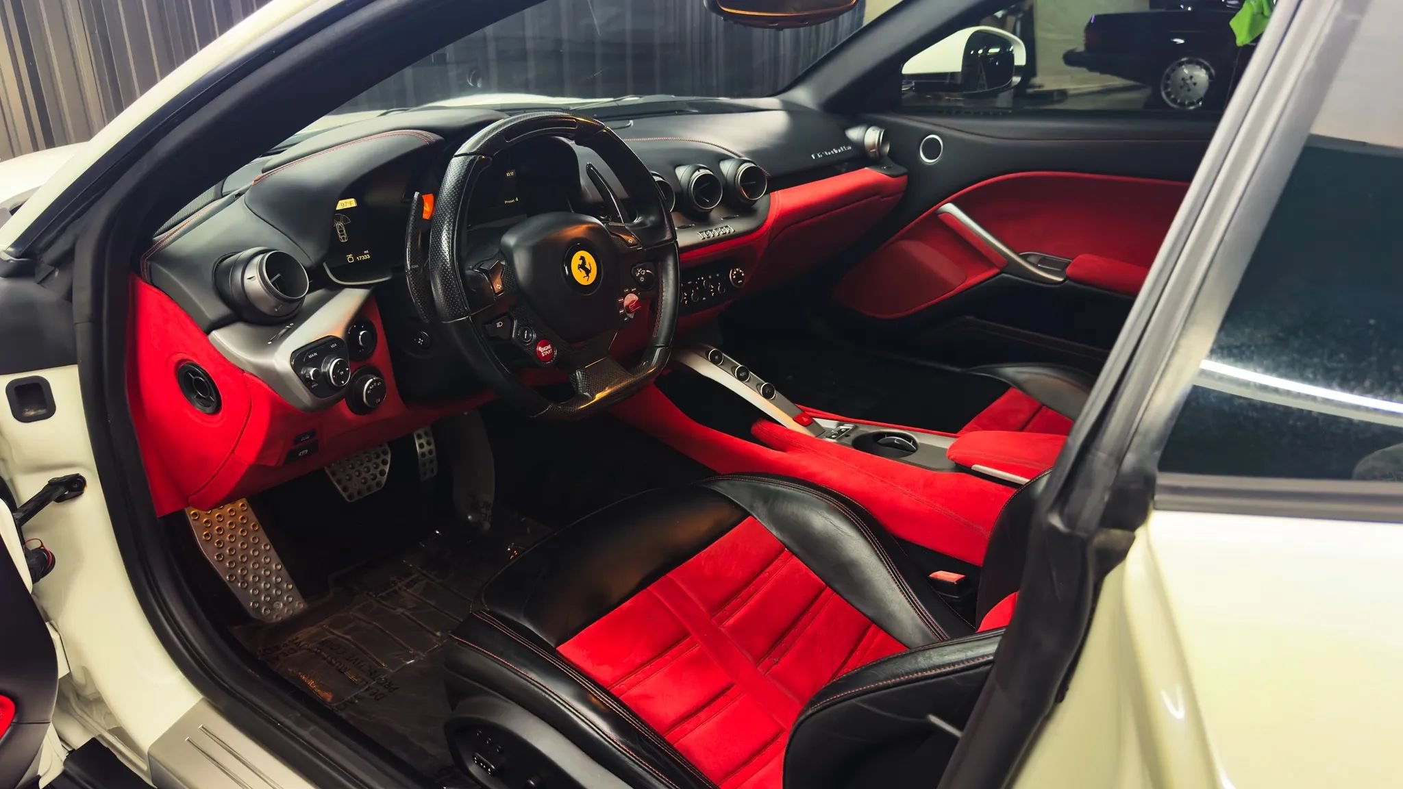 Used 2015 Ferrari F12 Berlinetta RWD image 15