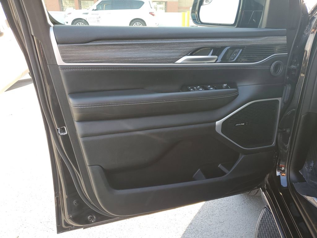 Used 2024 Jeep Wagoneer Series II w/ Flexible Seating Group RWD image 20