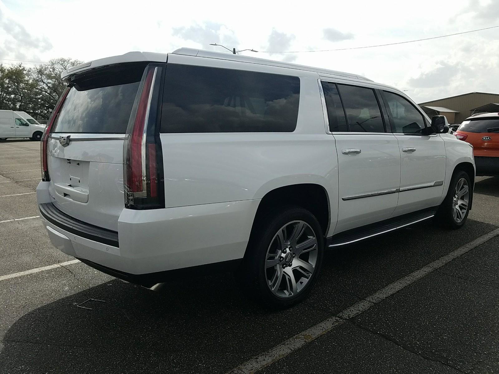 Used 2016 Cadillac Escalade ESV Luxury RWD image 2