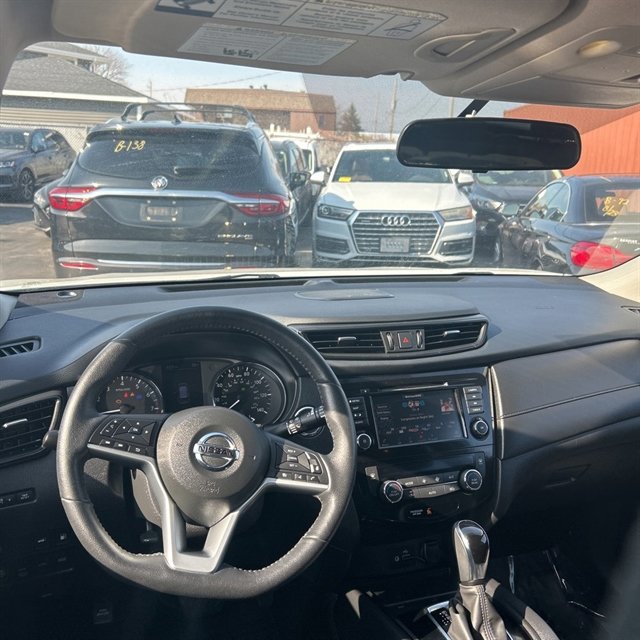 Used 2018 Nissan Rogue SV w/ Premium Package image 13