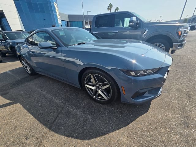 Used 2025 Ford Mustang Coupe RWD image 2