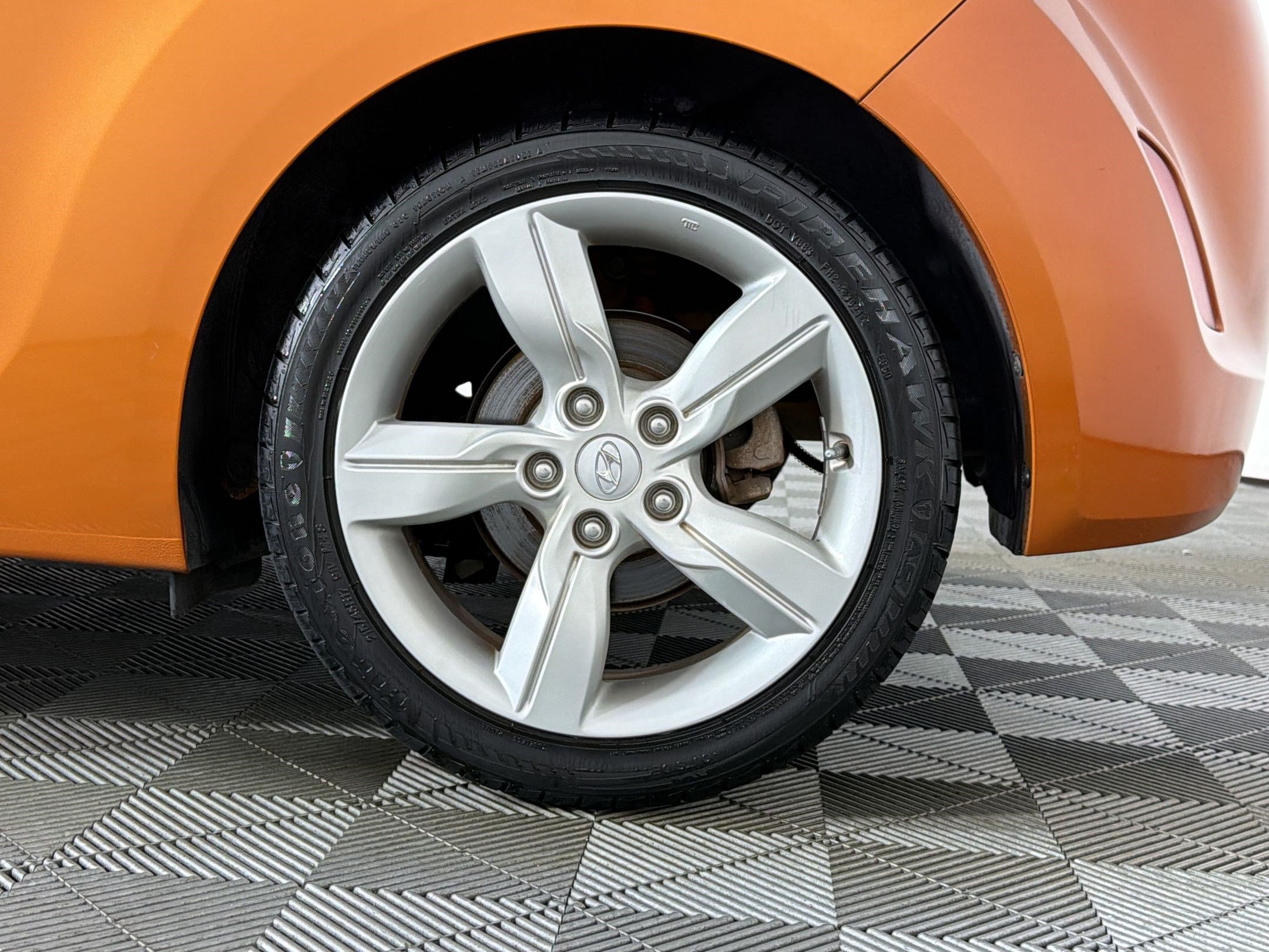 Used 2014 Hyundai Veloster FWD image 11