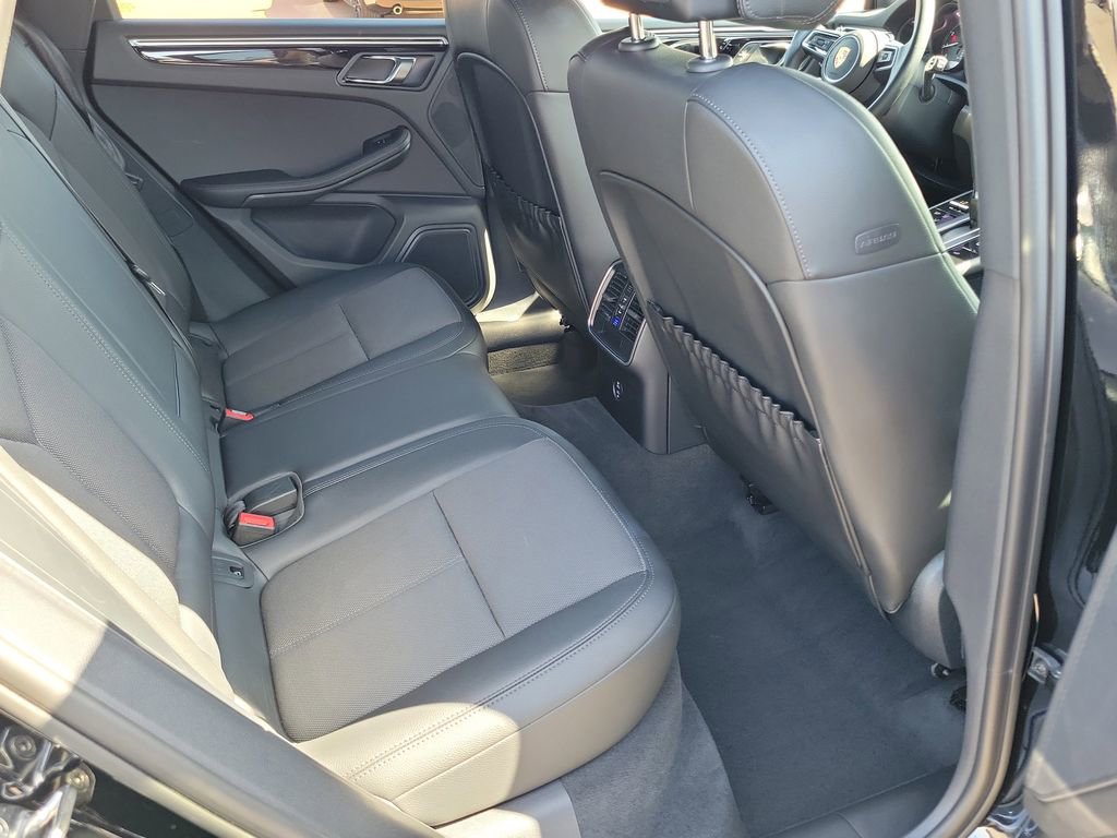 Used 2023 Porsche Macan Turbo AWD/4WD image 17