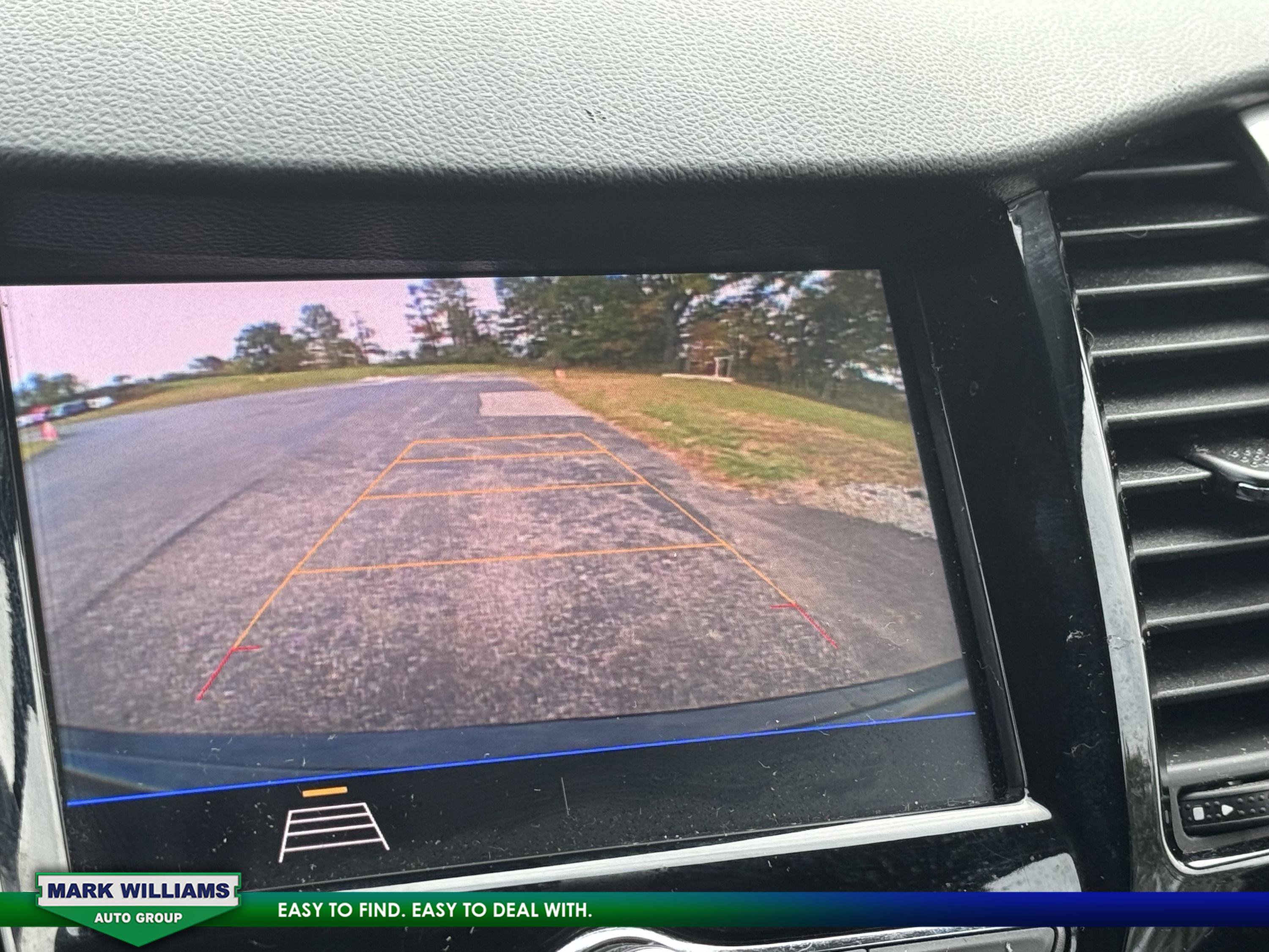 Used 2022 Chevrolet Trax LT w/ Midnight Edition image 15