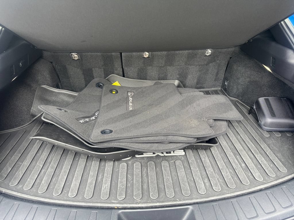 Used 2024 Lexus UX 250h AWD w/ Premium Package image 16