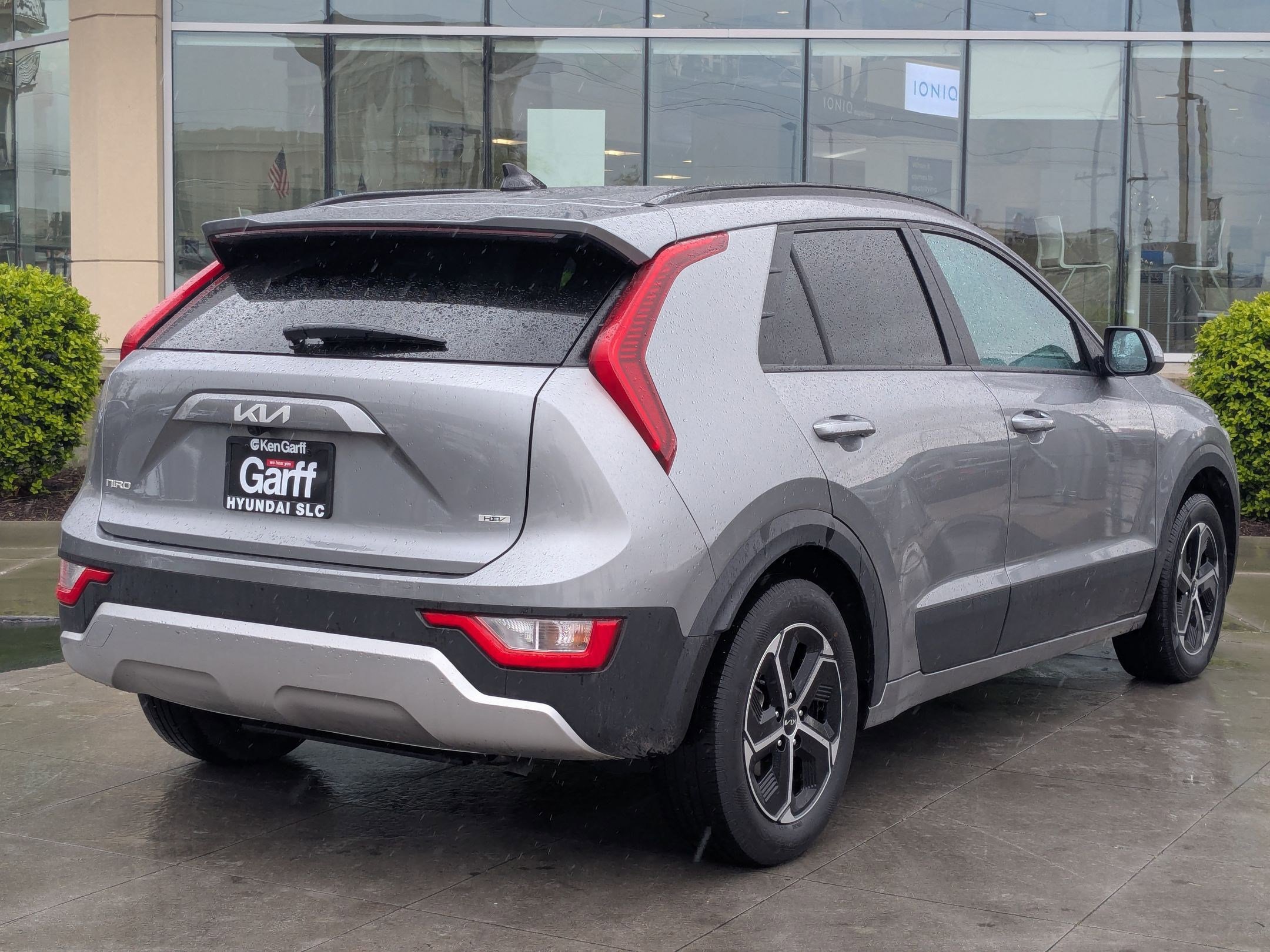 Used 2025 Kia Niro LX FWD image 3