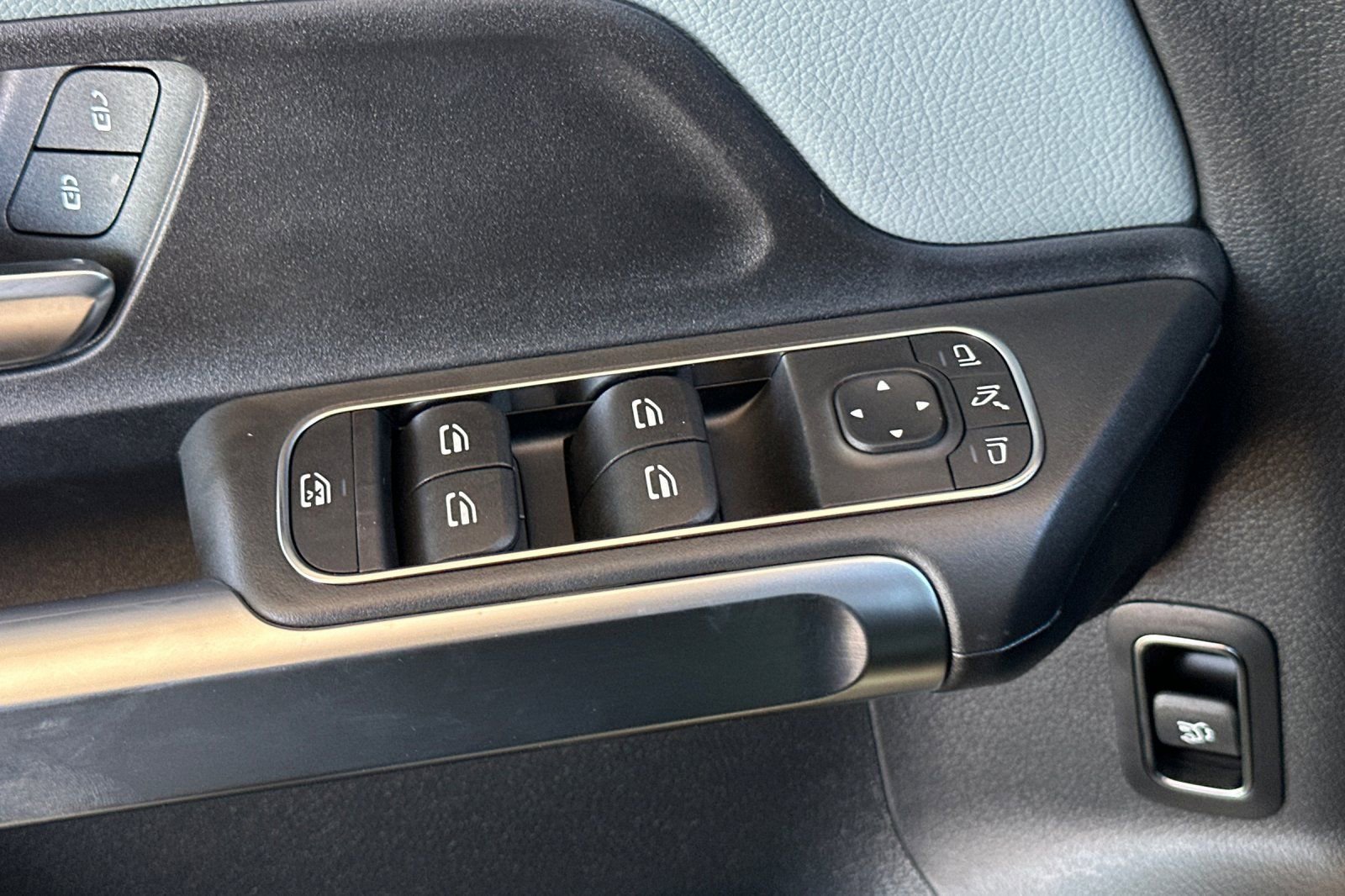 New 2026 Mercedes-Benz GLB 250 image 22