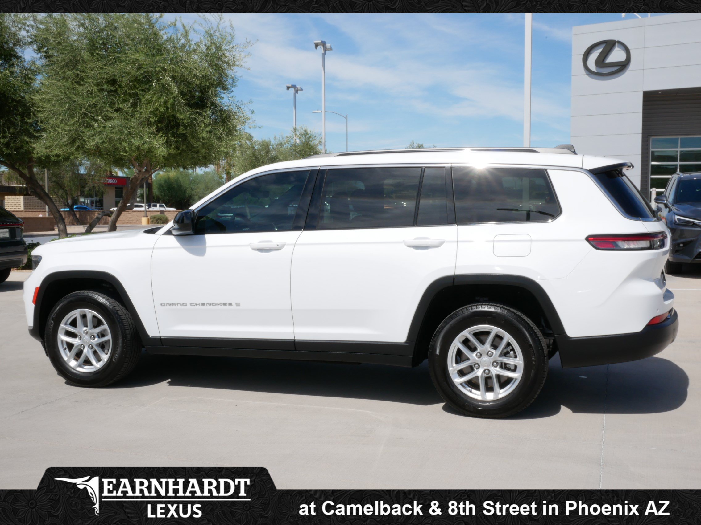 Used 2025 Jeep Grand Cherokee L Laredo RWD image 5