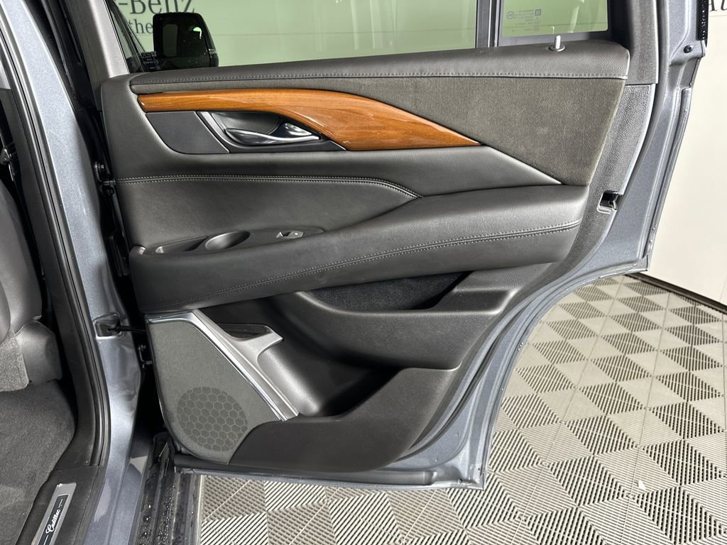 Used 2018 Cadillac Escalade Luxury image 16
