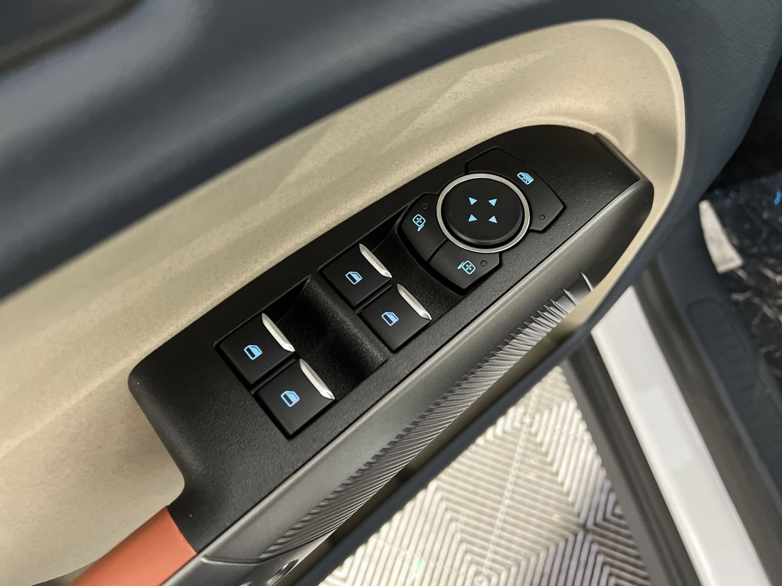New 2025 Ford Maverick Lariat w/ 4K Tow Package image 15