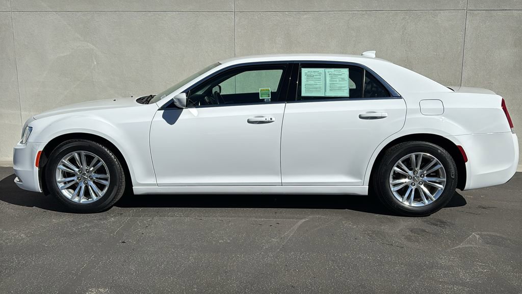 Used 2018 Chrysler 300 Touring L image 5