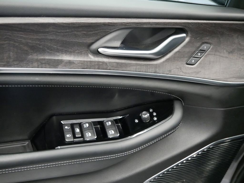 Used 2022 Jeep Grand Cherokee Overland image 8