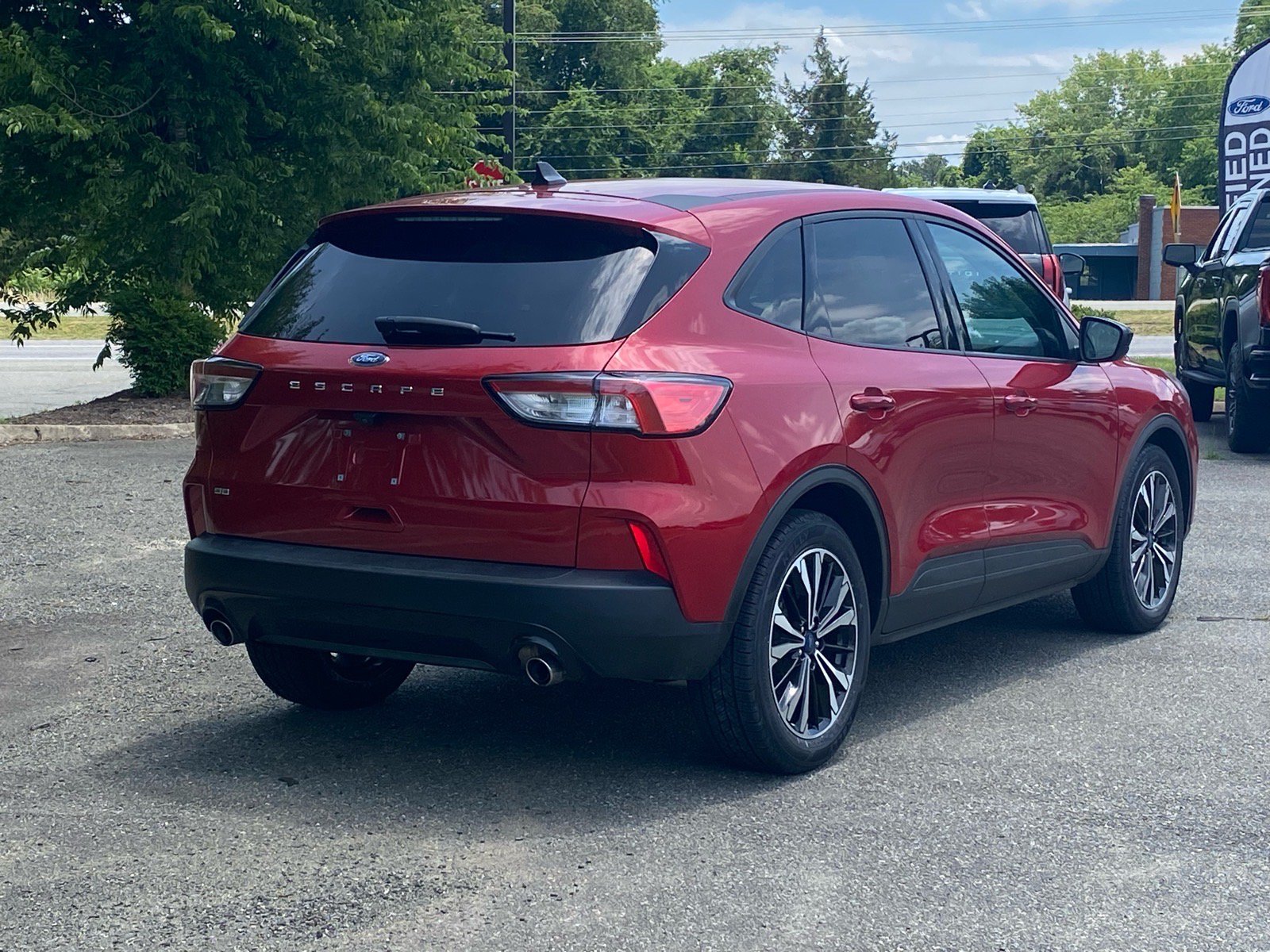 Certified 2022 Ford Escape SE w/ SE Sport Appearance Package FWD image 4
