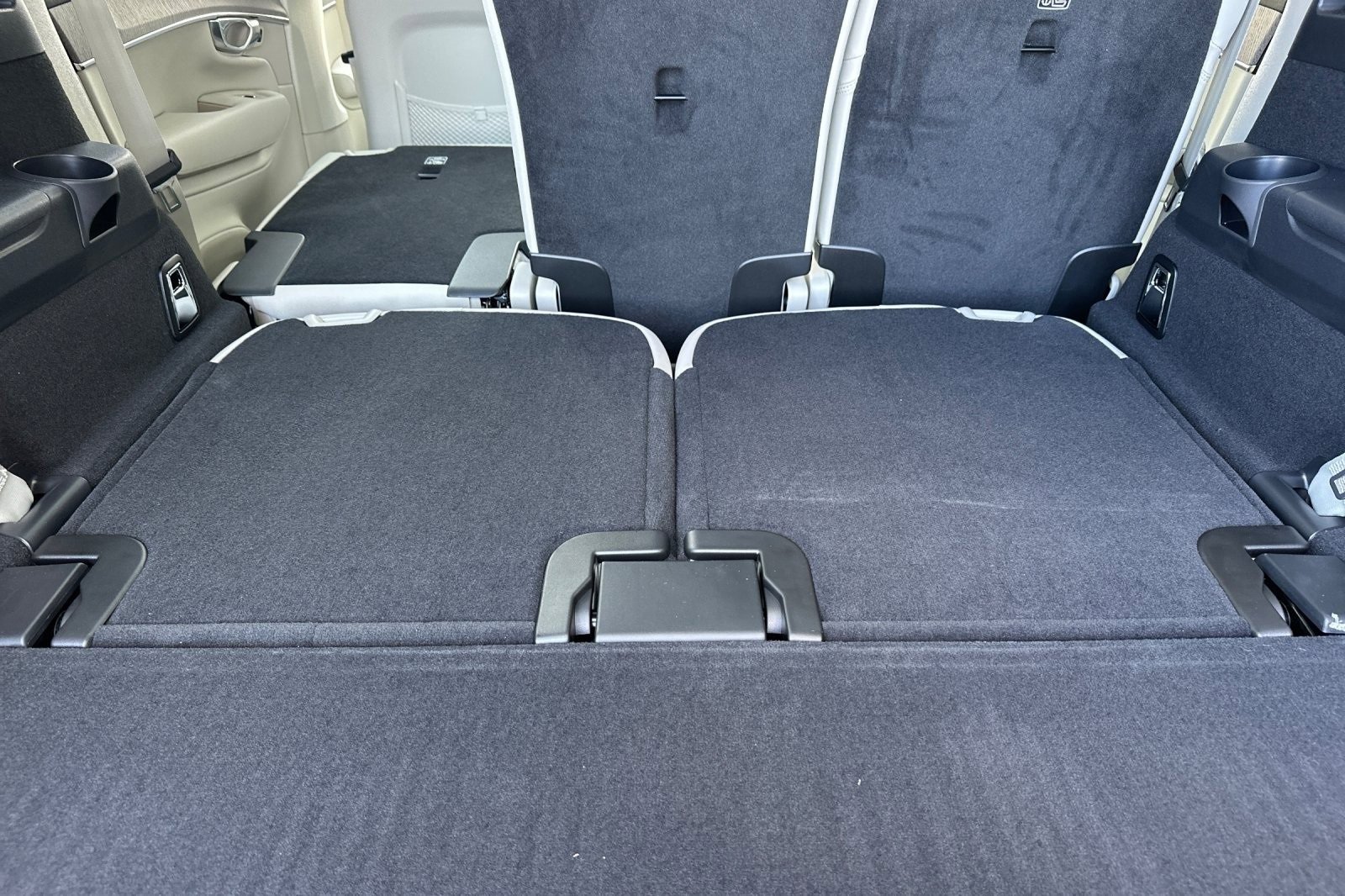 New 2026 Volvo XC90 T8 Ultra image 18