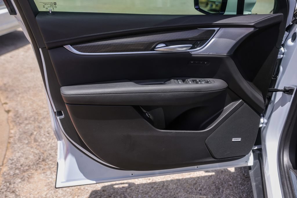 Used 2026 Cadillac XT5 Sportv w/ LPO, Onyx Lite Package AWD/4WD image 25