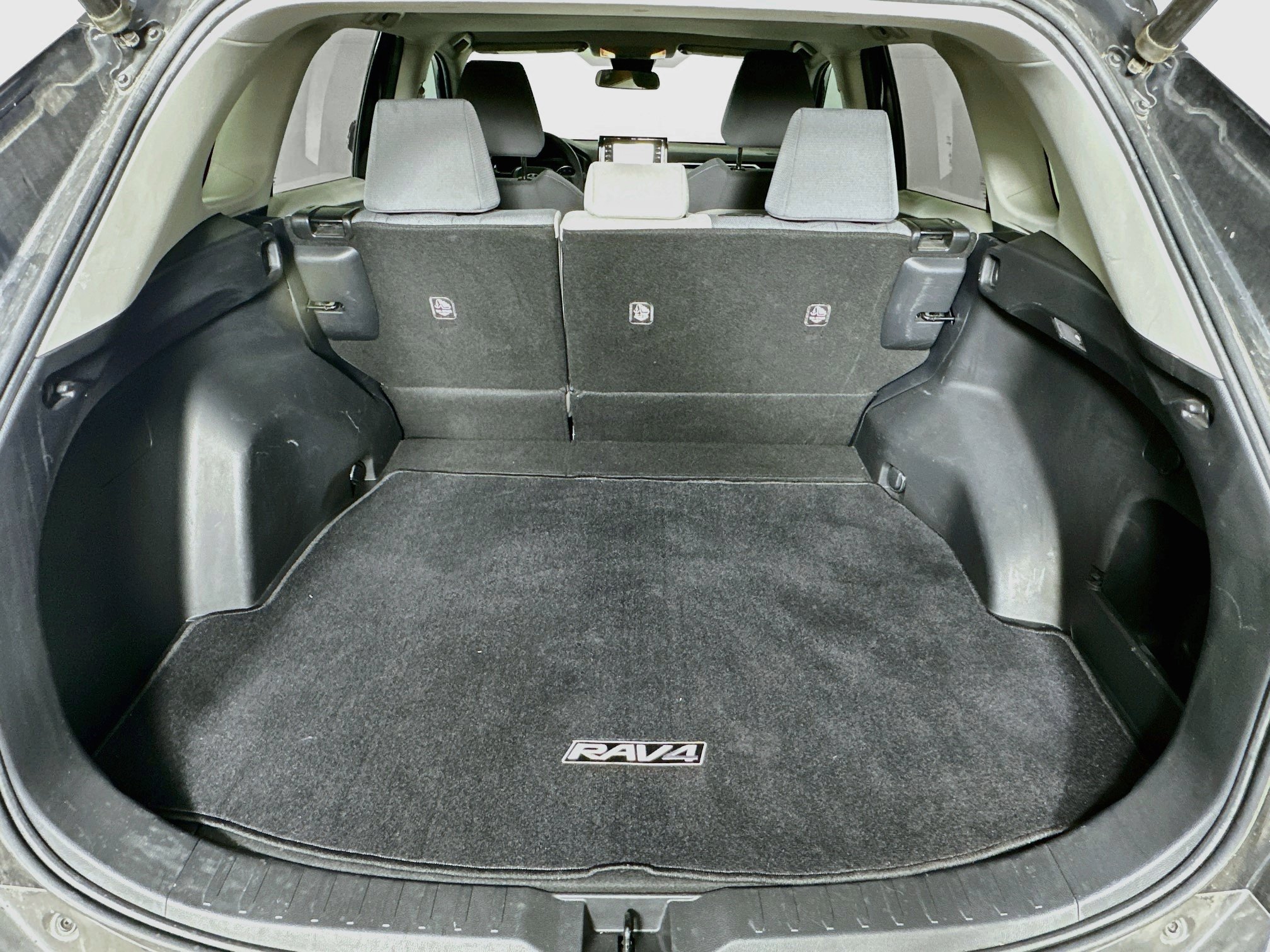 Used 2020 Toyota RAV4 XLE w/ Convenience Package FWD image 27