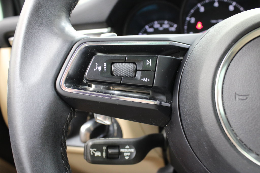 Used 2023 Porsche Macan AWD/4WD image 29