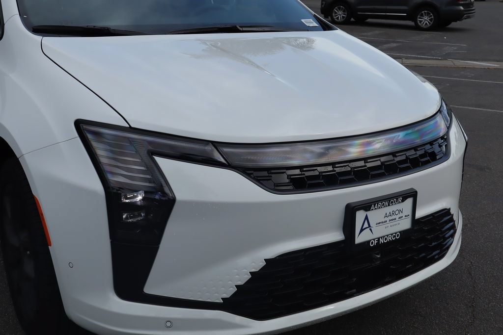 New 2027 Chrysler Pacifica Limited AWD/4WD image 9