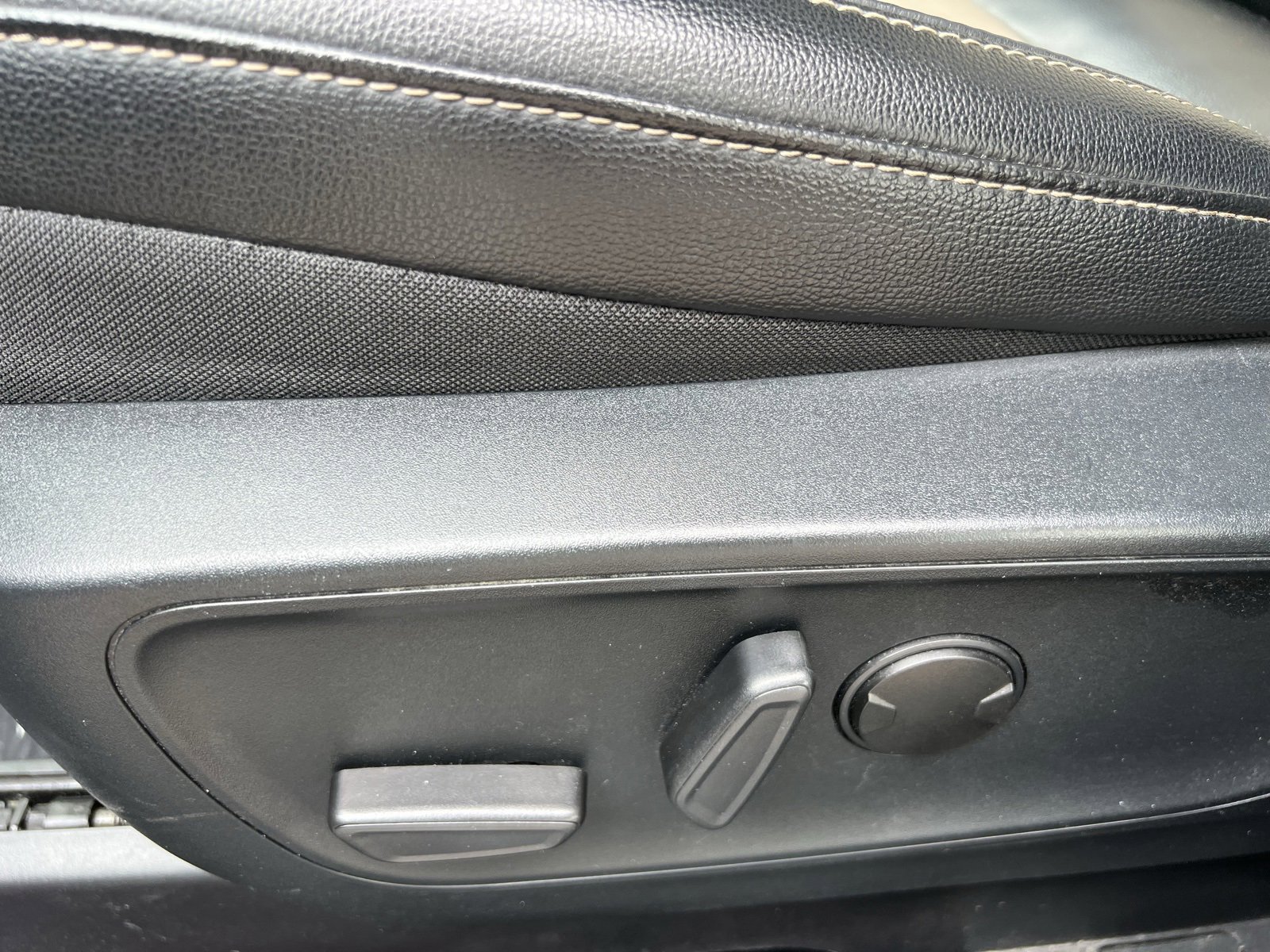 Used 2021 Ford Escape Titanium w/ Titanium Elite Package image 10