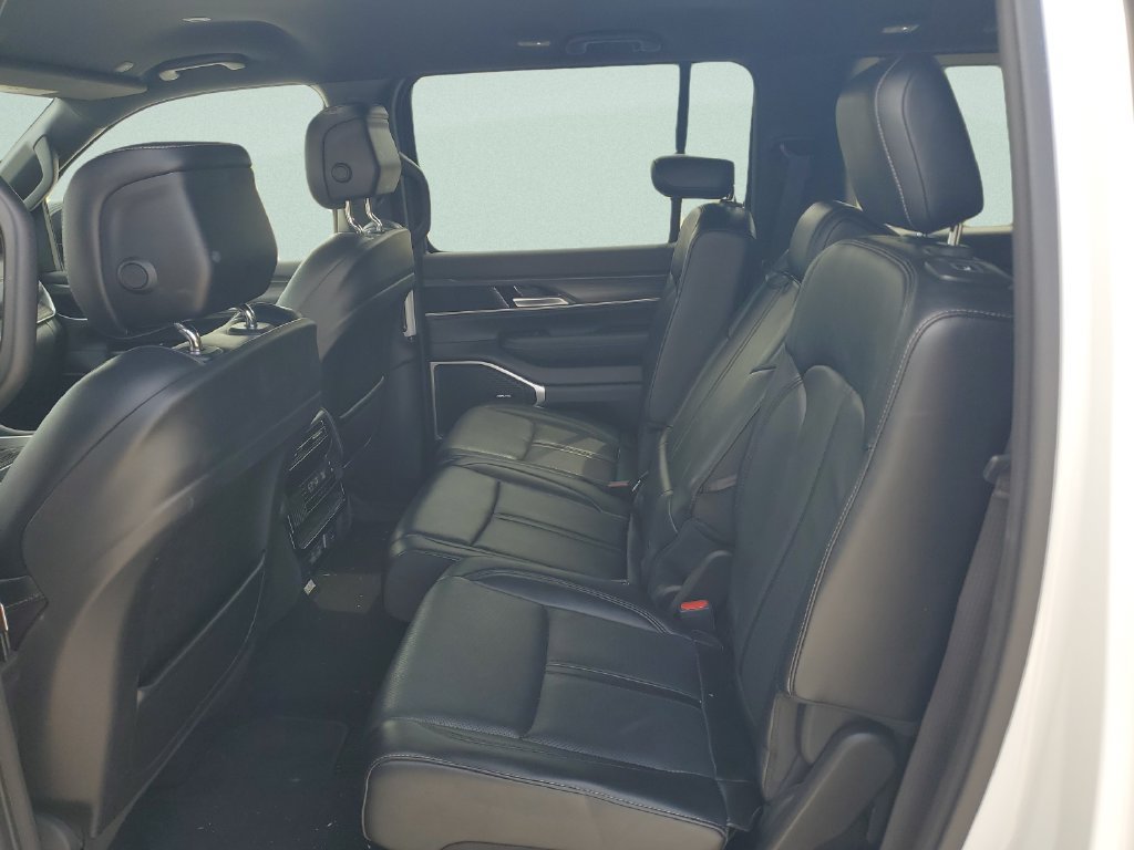 Used 2024 Jeep Wagoneer Series II w/ Flexible Seating Group AWD/4WD image 10