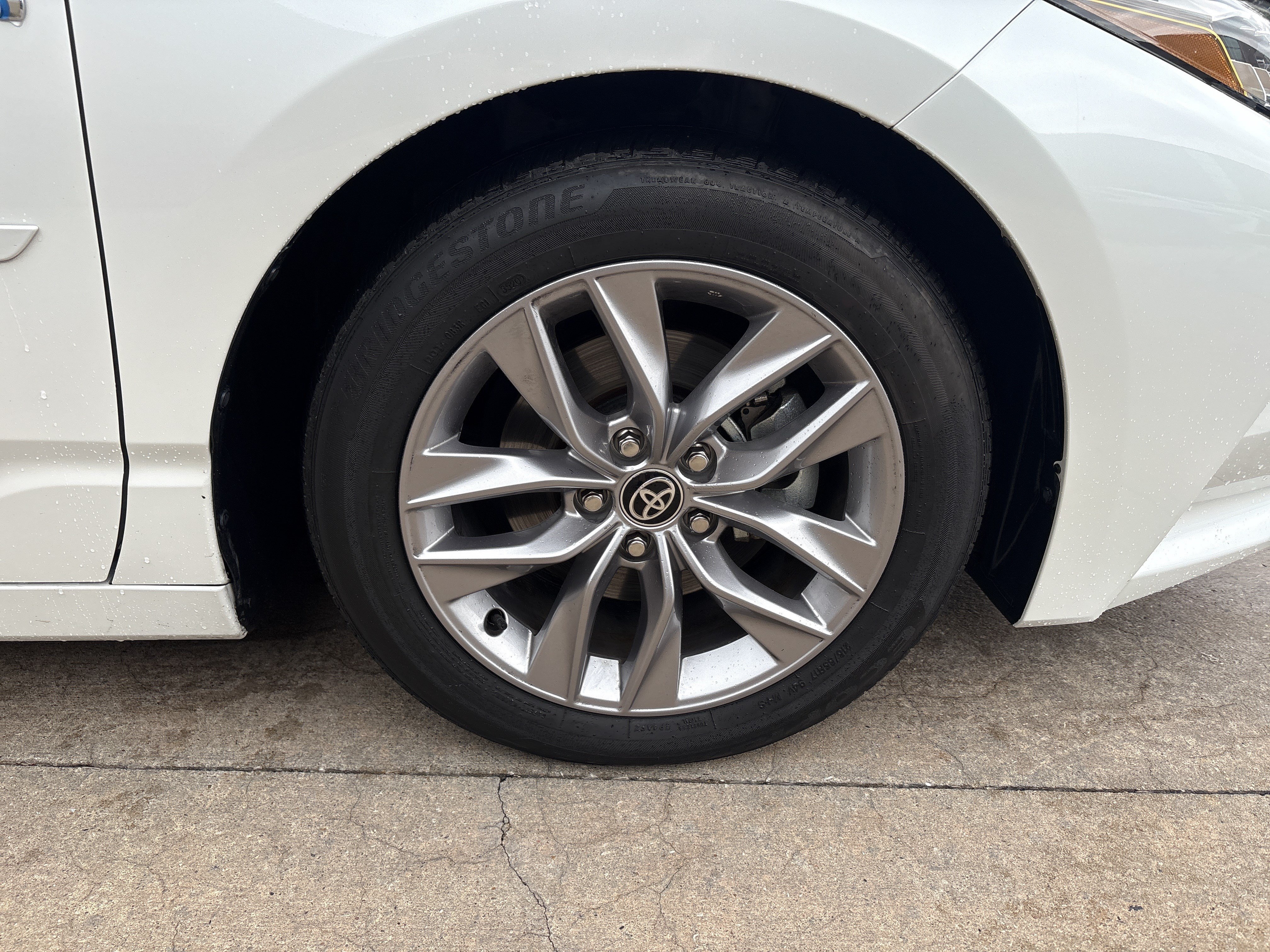 Used 2021 Toyota Avalon XLE w/ Moonroof Package FWD image 13