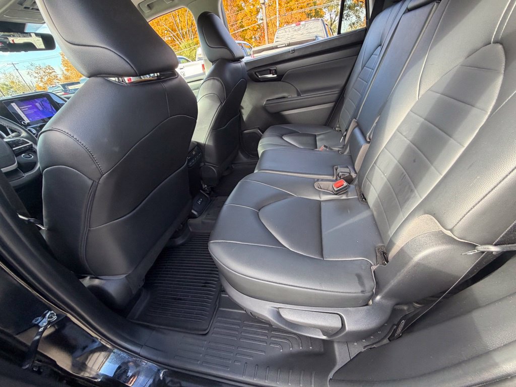 Used 2023 Toyota Highlander XLE AWD/4WD image 46