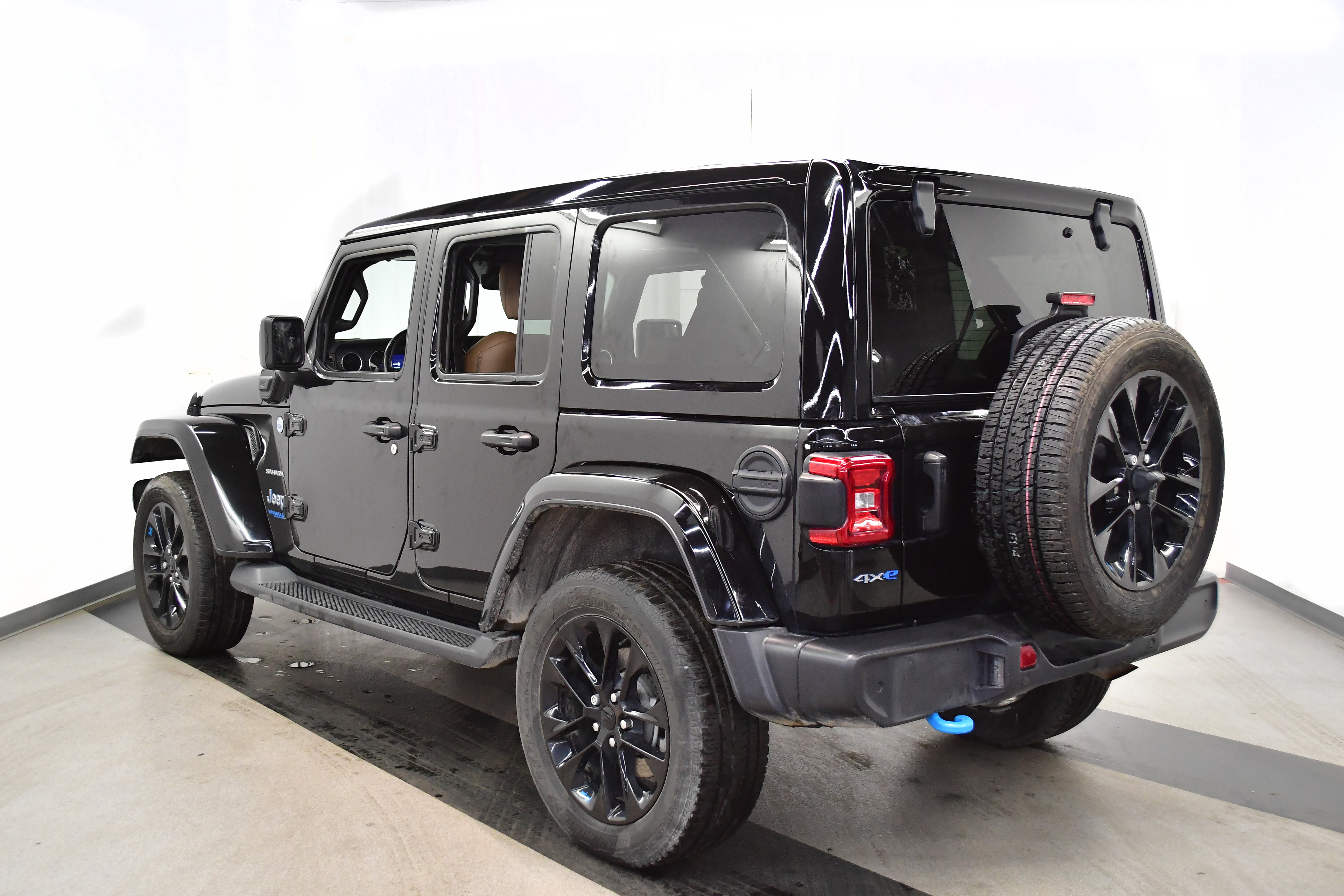 Used 2022 Jeep Wrangler Unlimited Sahara w/ Cold Weather Group image 8