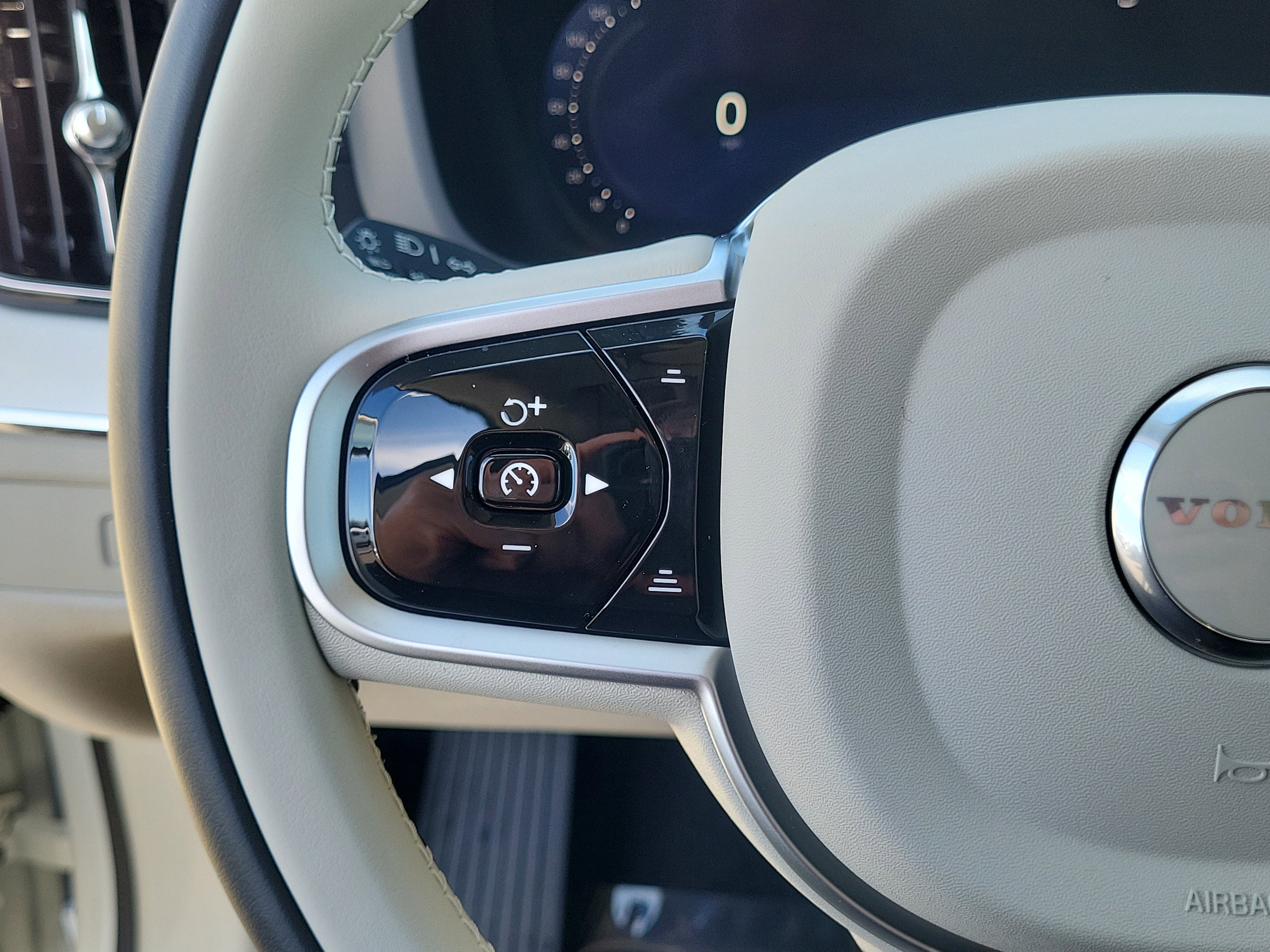 New 2026 Volvo XC60 B5 Ultra w/ Protection Package Premier image 12